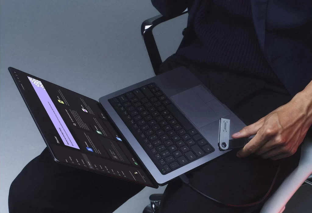 خرید لجر نانو اس پلاس 2025 (Ledger Nano S Plus) 1 خرید لجر نانو اس پلاس از تهران دیوایس